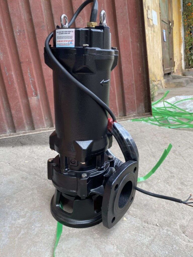 Bơm chìm cắt rác Redpump 80WQ50-15-4 4kW 5 Bơm chìm cắt rác nhìn nghiêng tại kho