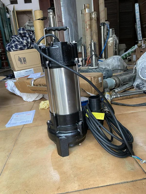 Hai bơm chìm chạy luân phiên trong hố thu nhà xưởng: đấu tủ điện thế nào? 1 Bơm chìm Redpump so với hàng trôi nổi qua sáu tiêu chí