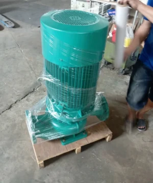 Máy Bơm Trục Đứng Inline Perotac IRG-50-160 - 4kW (5.5HP) Chính Hãng Đài Loan 5 Bơm trục đứng inline Perotac đặt trên bệ gỗ