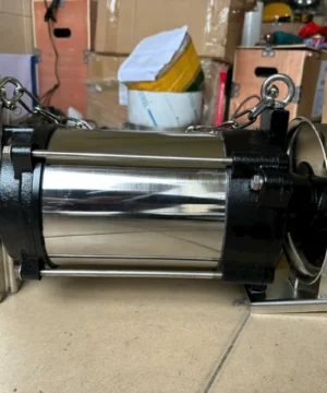 Máy khuấy chìm Perotac MIX-1.1 1.1kW Nhập khẩu Đài Loan 5 Máy khuấy chìm Perotac với cụm cánh màu đen, thân động cơ và bộ gá